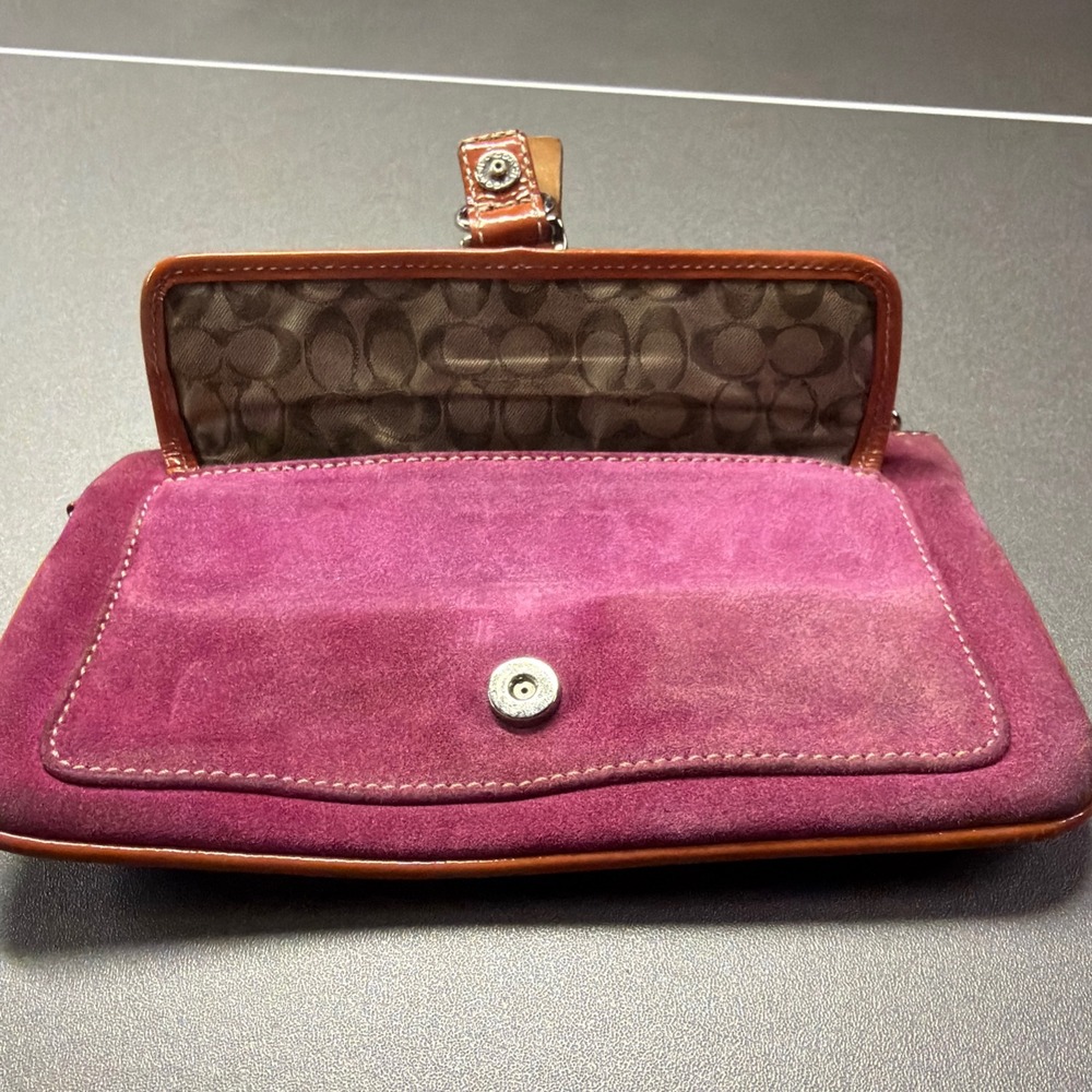 RARE VINTAGE Coach Pink Suede Leather Trim Buckle Zipper Wristlet Coin Wallet - Picture 5 of 9